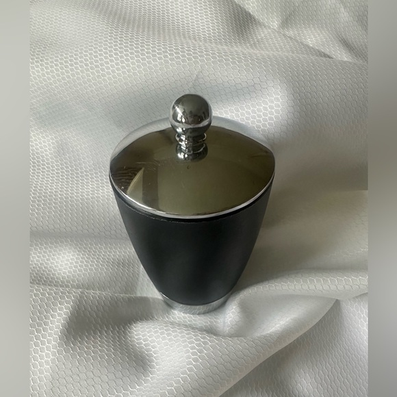 Storage Container w/Lid - Picture 2 of 6